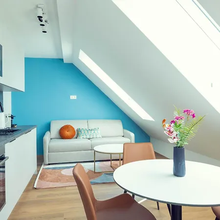 Apartamento Leonart Living 61 *